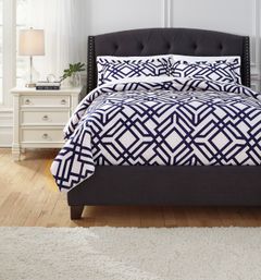Signature Design by Ashley® Imelda Navy Queen Comforter Set