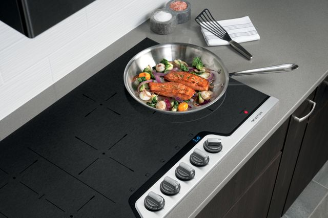 Table de cuisson à induction Frigidaire Professional® Professional® de 36 po - Acier inoxydable 7