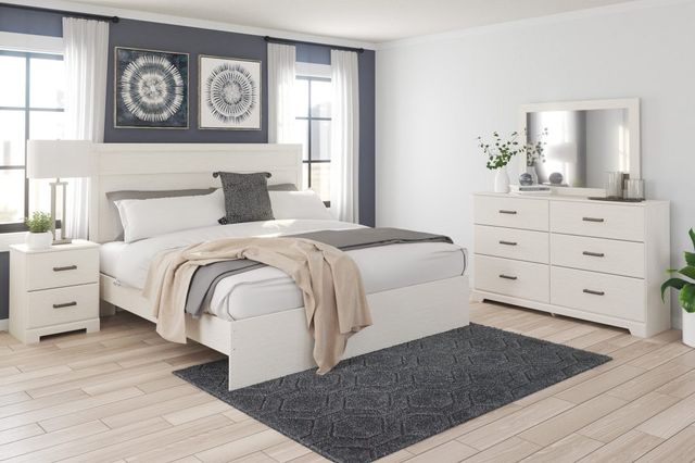 Signature Design by Ashley® Stelsie White Queen Panel Bed 10