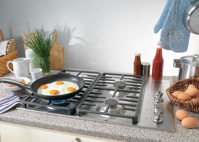 Miele 30" Stainless Steel Gas Cooktop 3