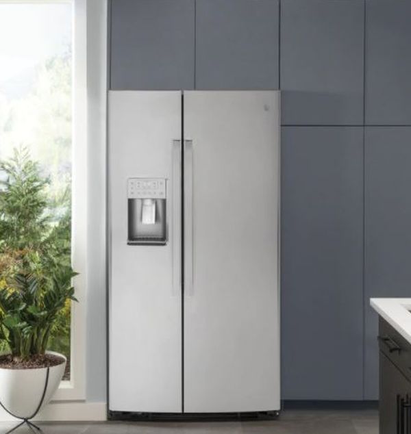 GE Profile™ 25.3 Cu. Ft. Stainless Steel Side-by-Side Refrigerator (S/D) 9