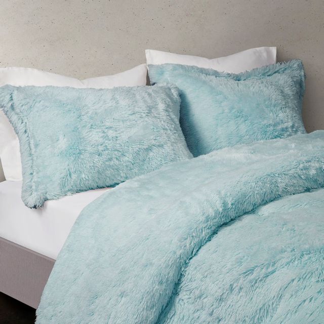 Olliix by Cosmo Living Cleo Teal Full/Queen Ombre Shaggy Fur Comforter ...