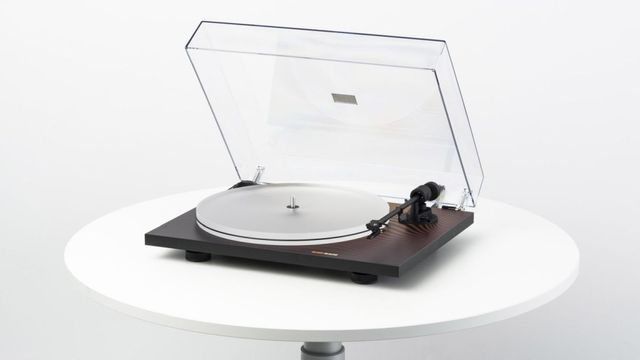 Pro-Ject Primary DelaDap Wave Turntable 3