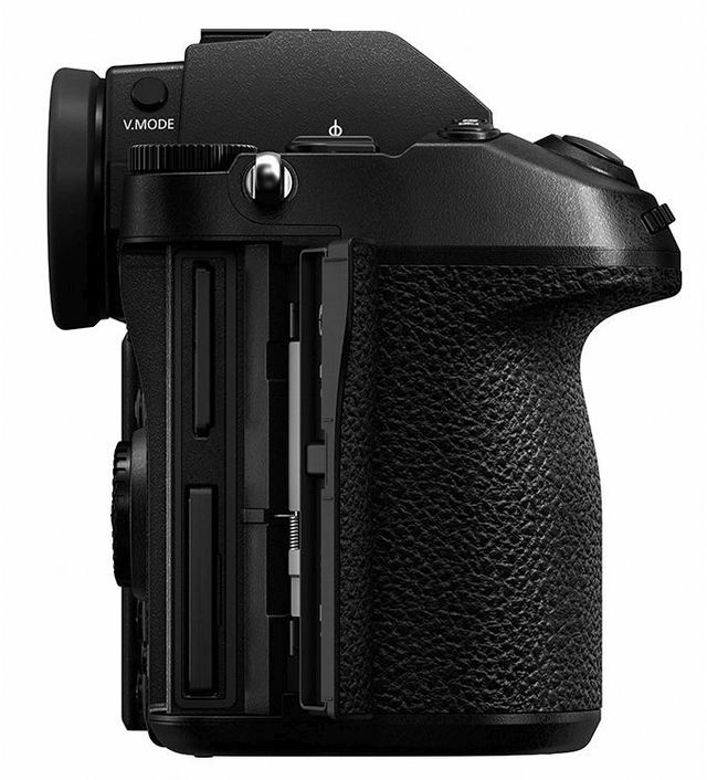 Panasonic® LUMIX S1 24.2MP Digital Mirrorless Camera Kit 7