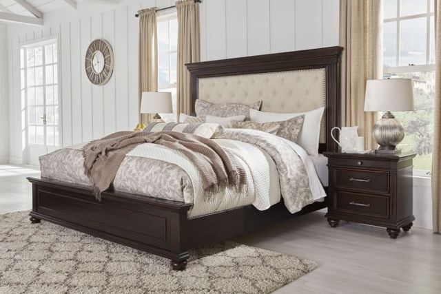 Signature Design by Ashley® Brynhurst Dark Brown Queen Upholstered Panel Bed-2