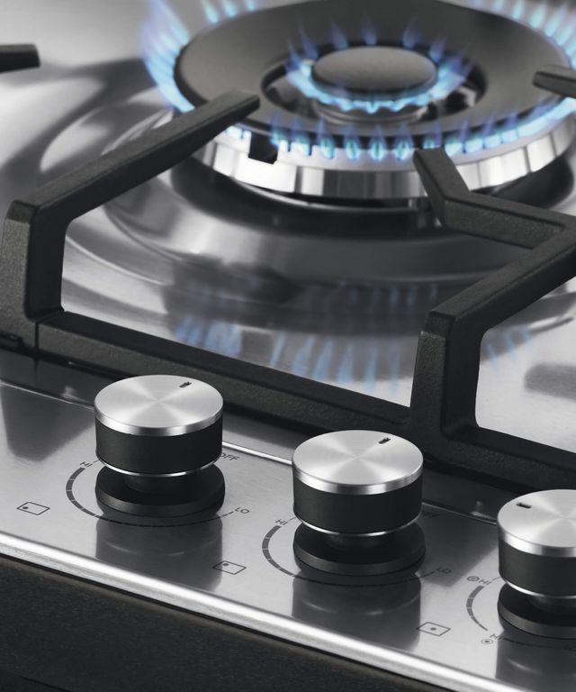 Fisher & Paykel Series 7 36" Stainless Steel Liquid Propane Cooktop-3