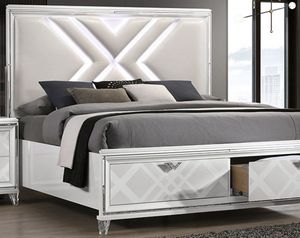 Furniture of America® Emmeline White Queen Storage Bed