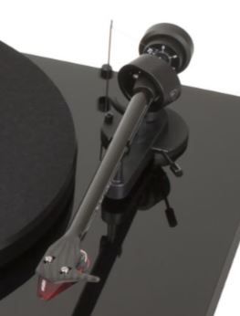 Pro-Ject Debut Carbon High Gloss Black Turntable 1