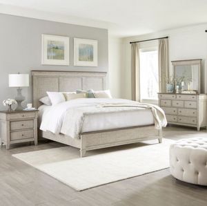 Liberty Ivy Hollow 6-Piece Dusty Taupe/Weathered Linen Queen Bedroom Set