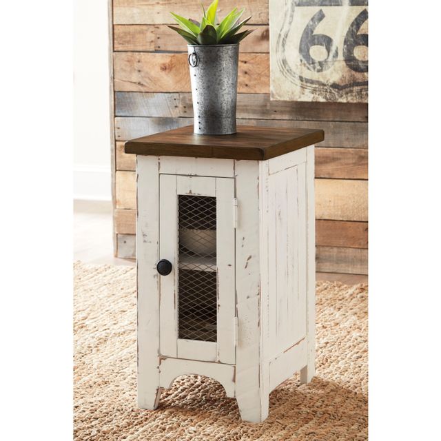 Signature Design by Ashley® Wystfield White/Brown Chair Side End Table 3