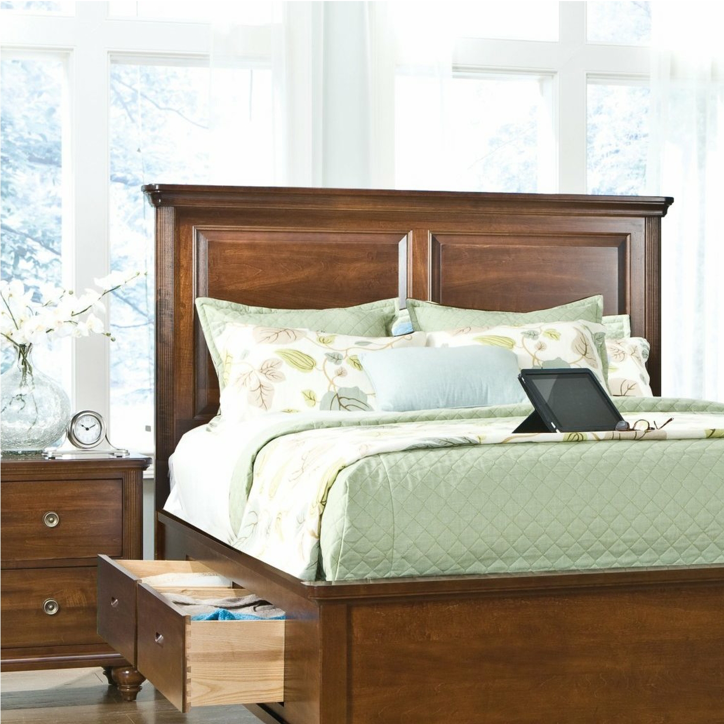 Durham furniture sleigh deals bed