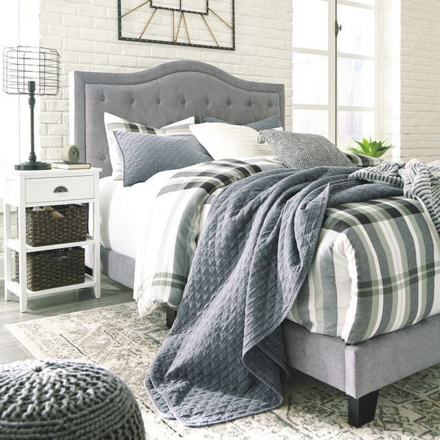 Signature Design by Ashley® Jerary Gray Queen Upholstered Bed 16