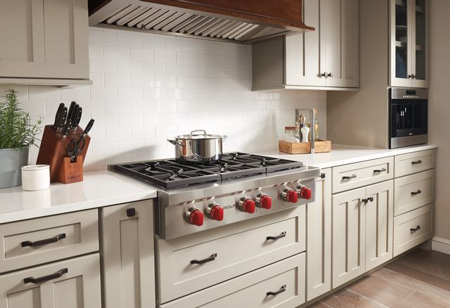 Wolf® 36" Stainless Steel Pro-Style Gas Rangetop 10