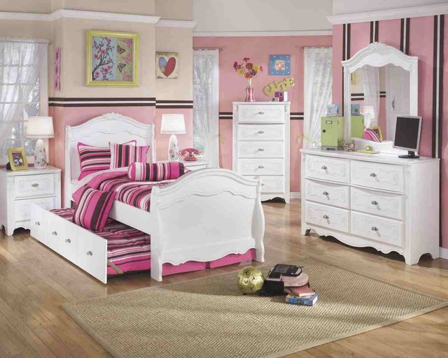 Signature Design by Ashley® Exquisite White Dresser and Mirror 7