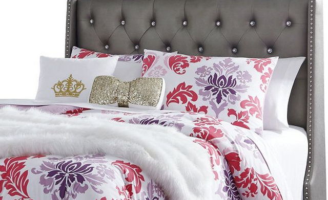 Signature Design by Ashley® Coralayne Gray Queen Upholstered Bed 17