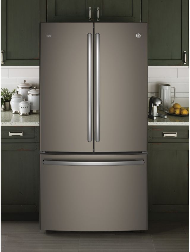 Réfrigérateur à portes françaises à profondeur de comptoir de 36 po GE Profile® de 23,1 pi³ - Ardoise 5