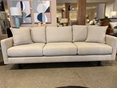 Sofa sièges larges de Direct Upholstery Sofi - Stucco