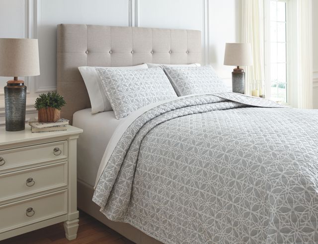 Signature Design by Ashley® Mayda Gray/White King Quilt Set-3