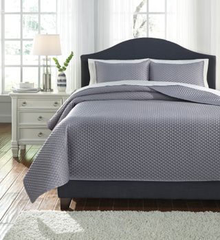 Signature Design by Ashley® Dietrick Gray King Quilt Set