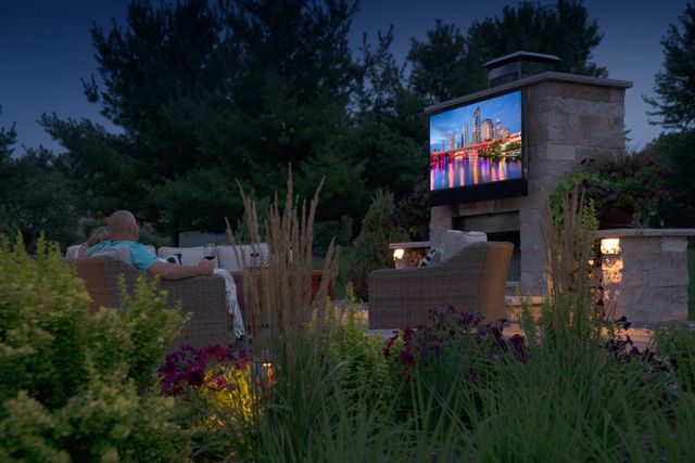 Seura® Full Sun Series™ 50" 4K Ultra HD LED Outdoor TV 3