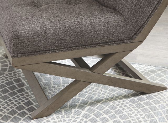 Chaise d'appoint Sidewinder en tissu taupe Signature Design by Ashley® 5