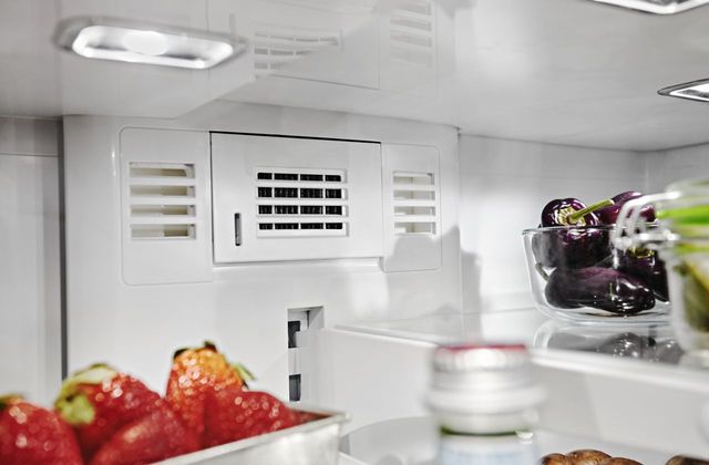 Réfrigérateur à portes françaises de 36 po KitchenAid® de 26,8 pi³ - Acier inoxydable résistant aux traces de doigts 6