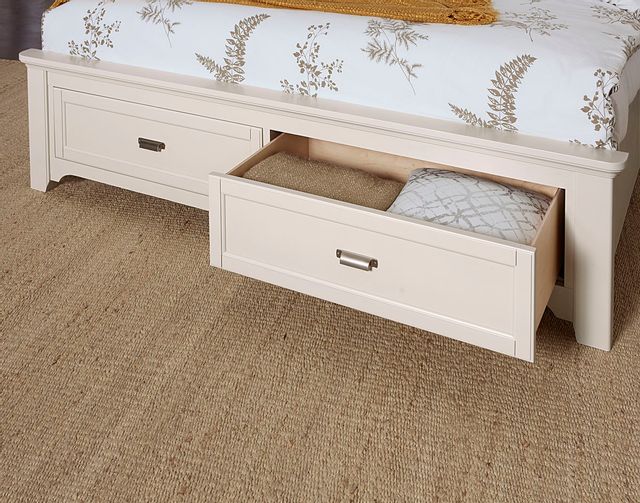 Vaughan-Bassett Bungalow Lattice King Panel Bed with Footboard Storage 2