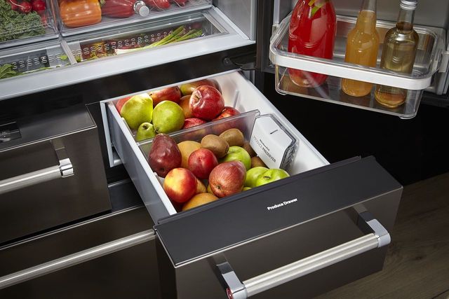 Réfrigérateur à portes françaises de 36 po KitchenAid® de 25,8 pi³ - Acier inoxydable résistant aux traces de doigts 6