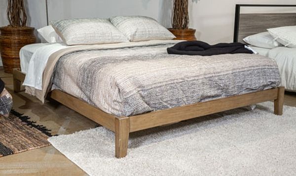 Signature Design by Ashley® Tannally Light Brown Queen Platform Bed 1