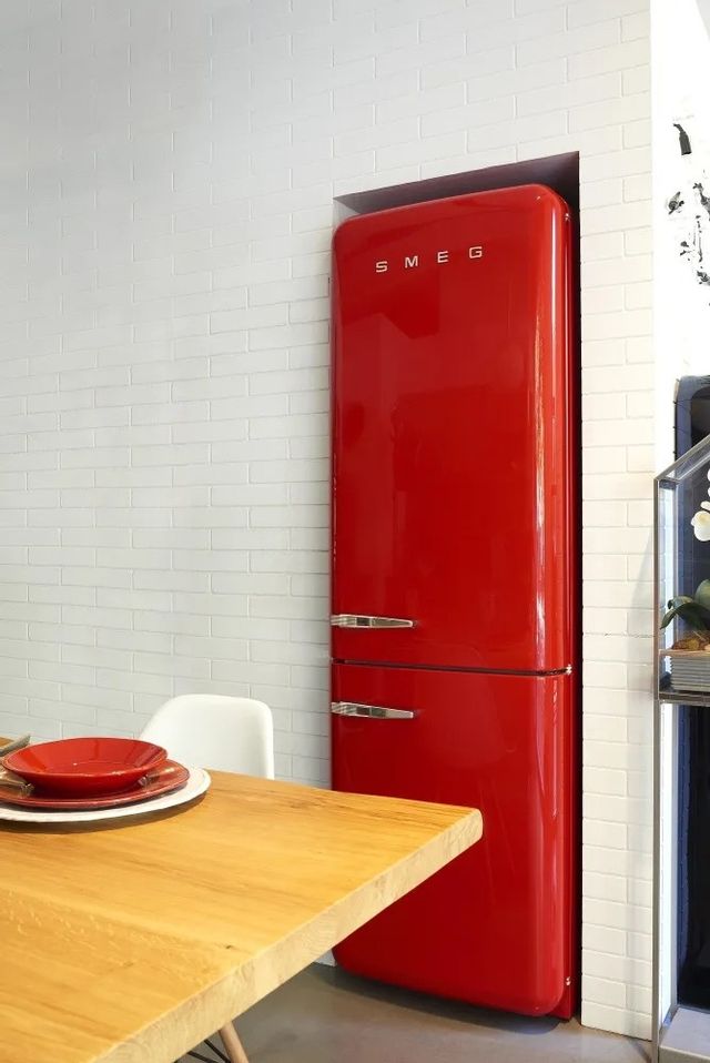 Smeg 50's Retro Style Aesthetic 11.7 Cu. Ft. Red Bottom Freezer Refrigerator 3