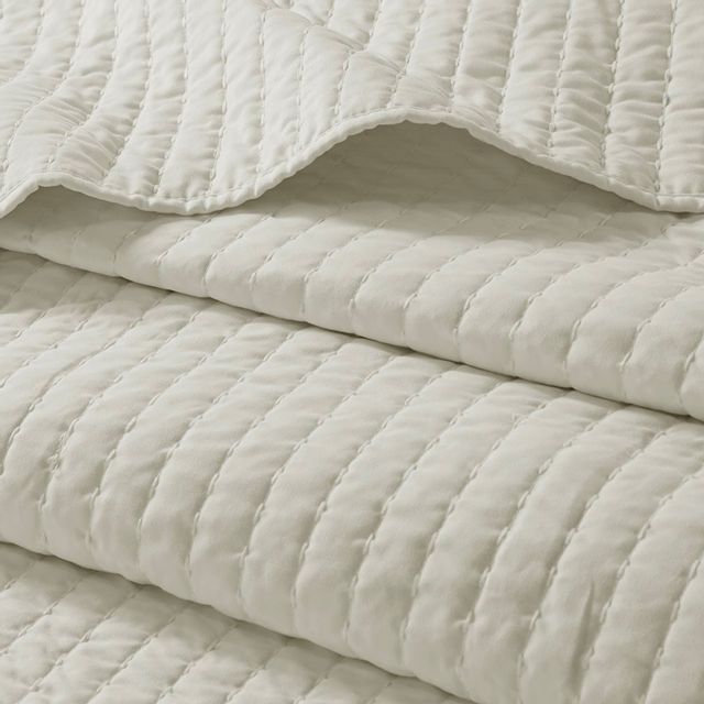 Olliix by Madison Park Cream Full/Queen Keaton Reversible Coverlet Set ...