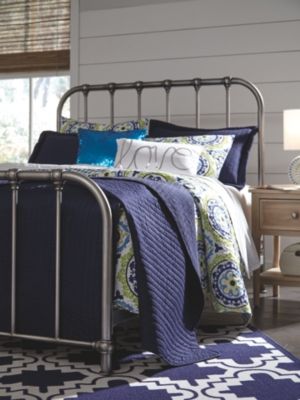 Signature Design by Ashley® Nashburg Silver Queen Metal Bed 3