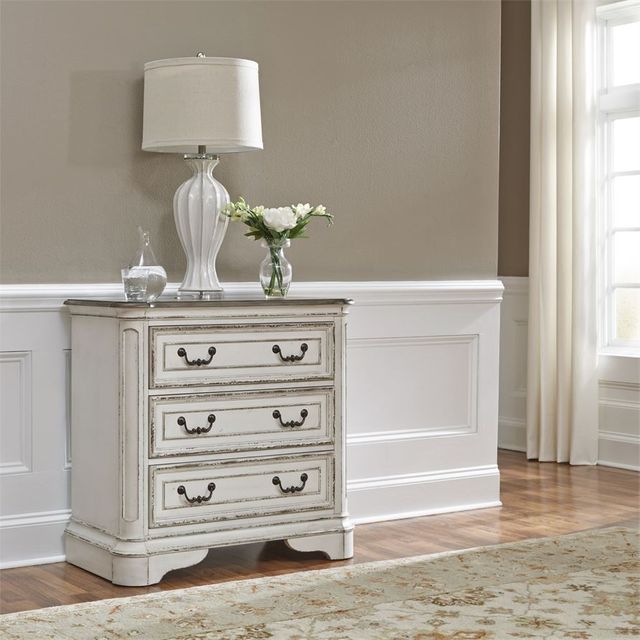Liberty Furniture Magnolia Manor Three Drawer Bedside Chest With Charging Station 6