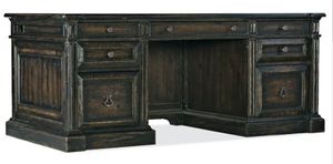 Hooker® Furniture La Grange San Felipe Antique Varnish Executive Desk