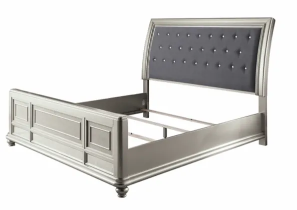 Signature Design by Ashley® Coralayne Silver Queen Upholstered Sleigh Bed 7