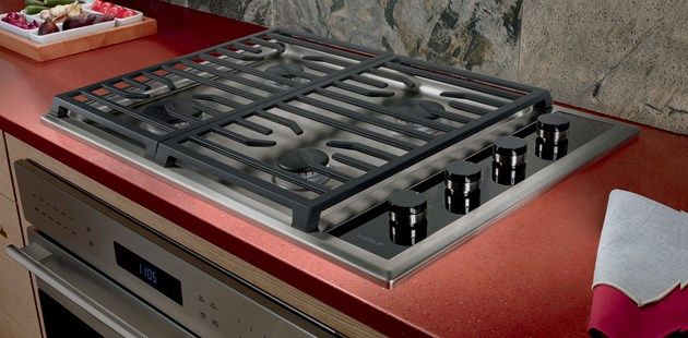 Wolf® Transitional 30" Stainless Steel Gas Cooktop 2