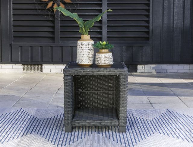 Signature Design by Ashley® Elite Park Gray Outdoor End Table 2