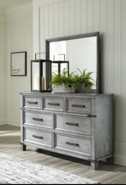 Signature Design by Ashley® Russelyn Light Gray Dresser and Mirror Set 3