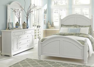 Liberty Furniture Summer House l Bedroom King Poster Bed, Dresser and Mirror Collection