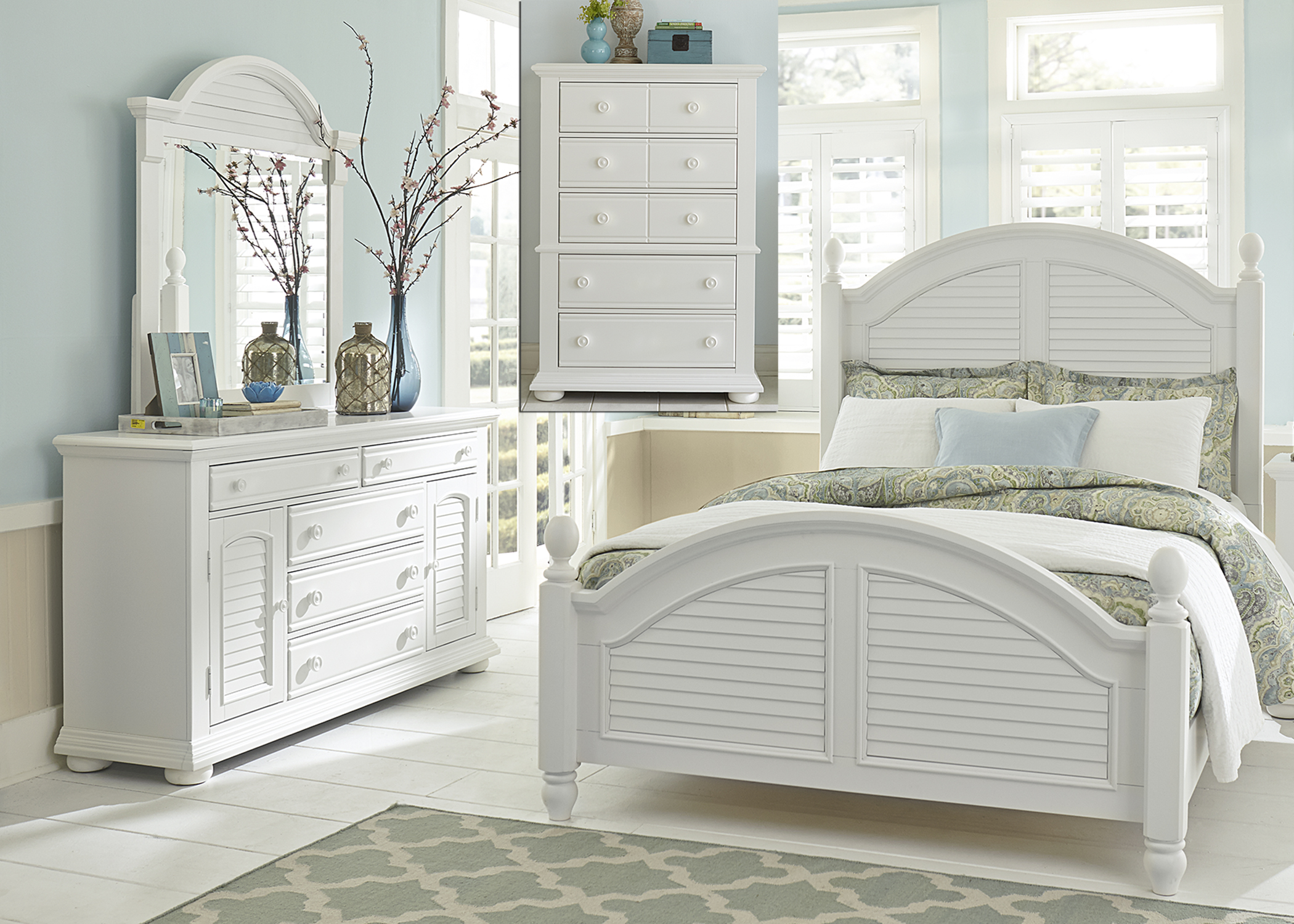 Liberty Furniture Summer House l Bedroom King Poster Bed, Dresser, Mirror and Chest Collection
