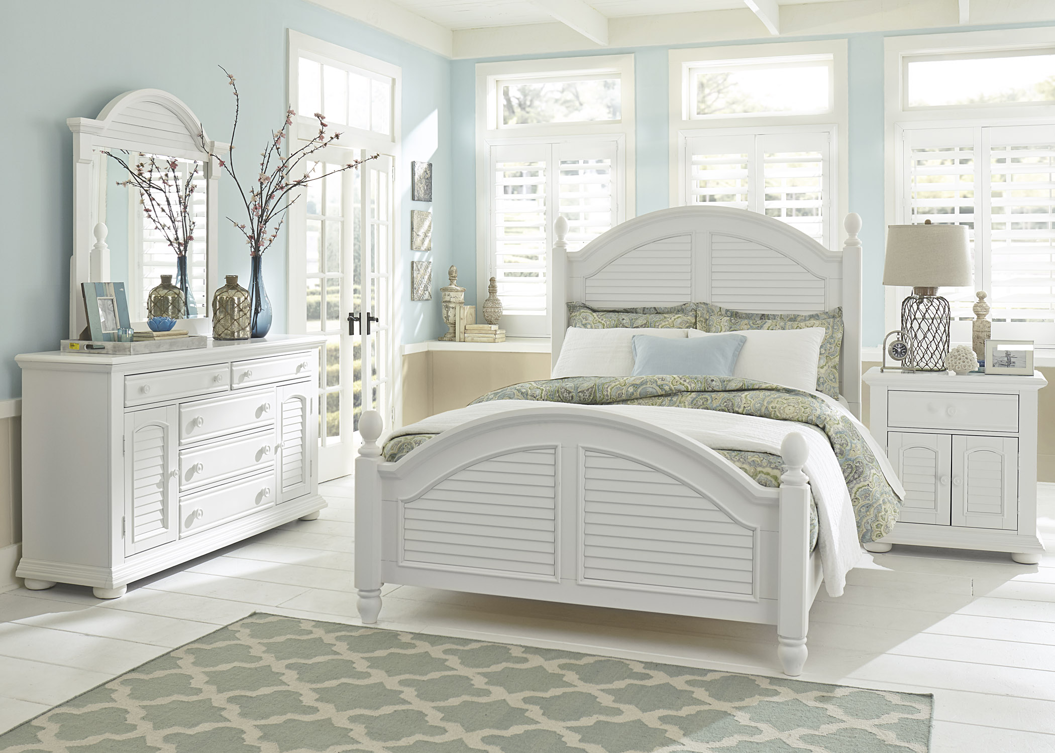 Liberty Furniture Summer House l Bedroom King Poster Bed, Dresser, Mirror and Night Stand Collection