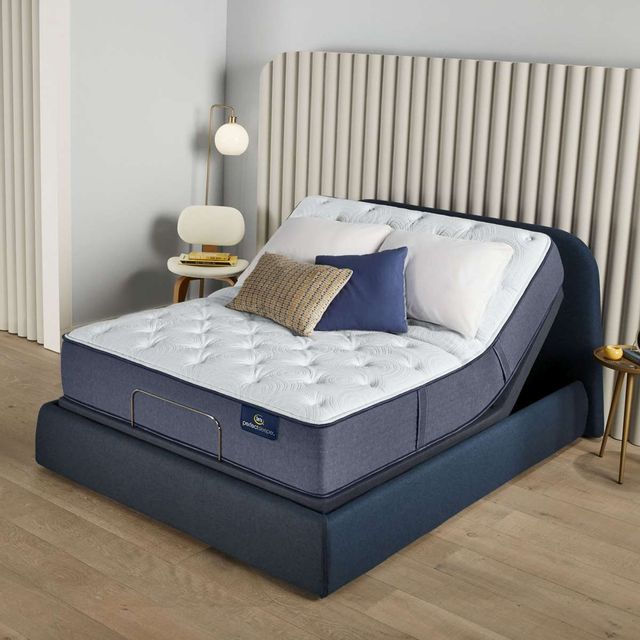Serta® Perfect Sleeper® Cozy Escape™ Hybrid Plush Tight Top King Mattress 6