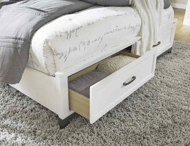Benchcraft® Brynburg 4 Piece White Queen Bedroom Set-2