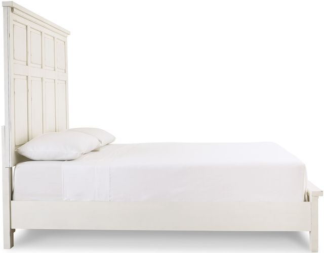 Très grand lit californien à panneaux de  Signature Design by Ashley® Braunter - Blanc vieilli 3