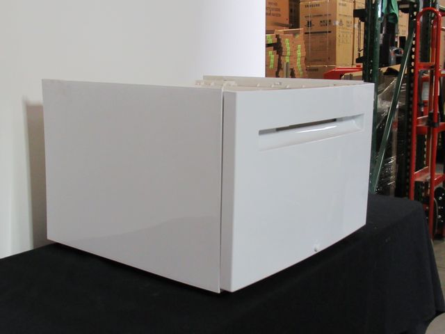 OUT OF BOX Bosch 23.63" White Dryer Pedestal-2