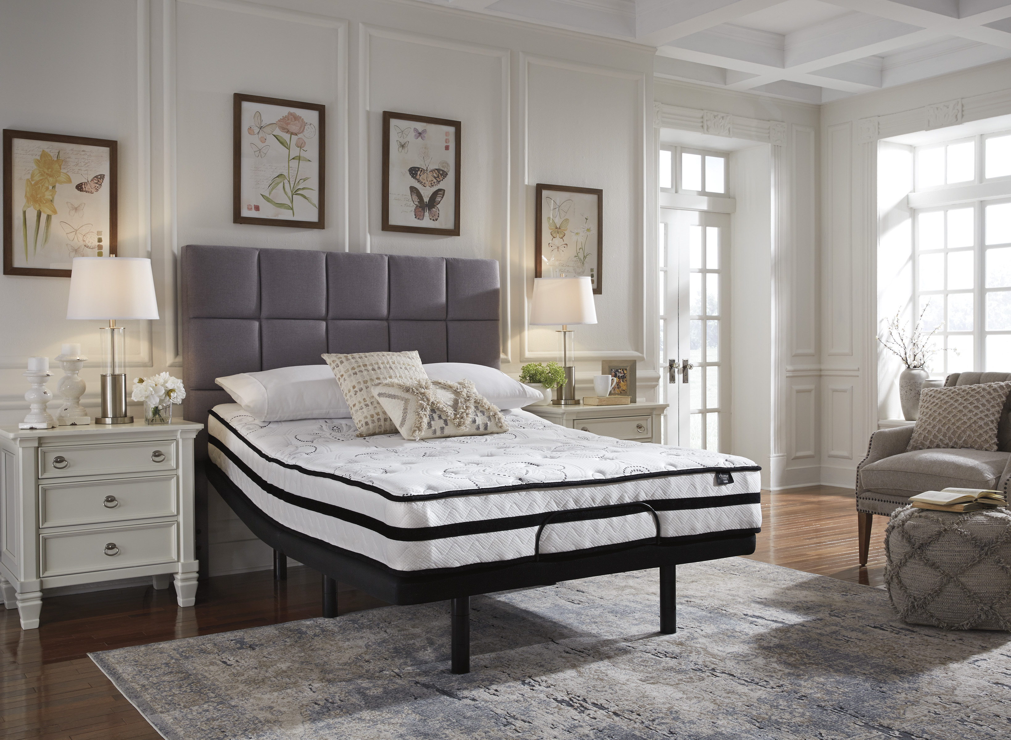 Sierra Sleep® By Ashley® Chime 10" Hybrid Queen Mattress In Box ...