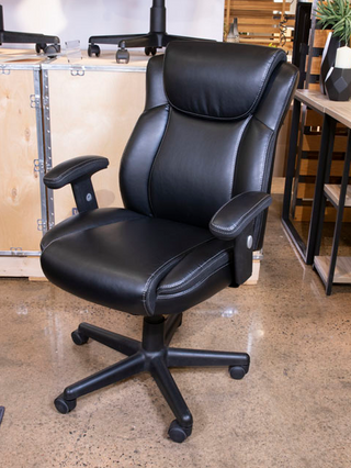 Signature Design by Ashley® Corbindale Home Office Swivel Desk Chair