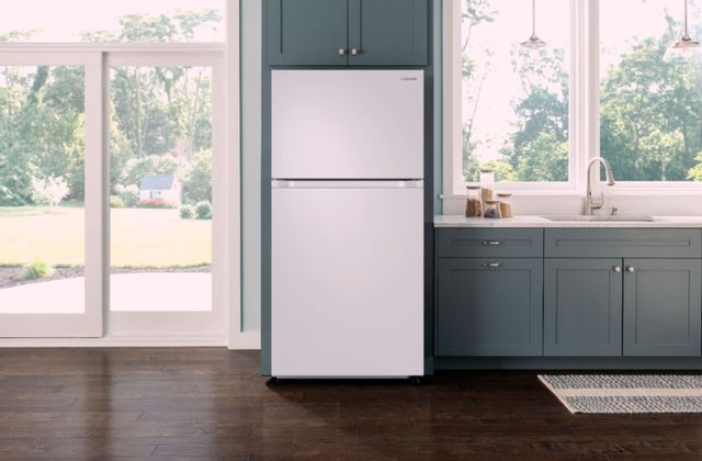 Samsung 17.6 Cu. Ft. White Top Freezer Refrigerator 6