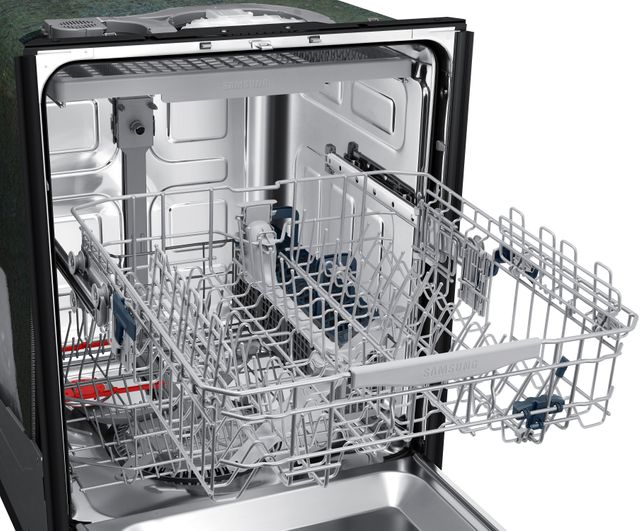 Samsung 18 Dishwasher - Fingerprint Resistant Stainless Steel