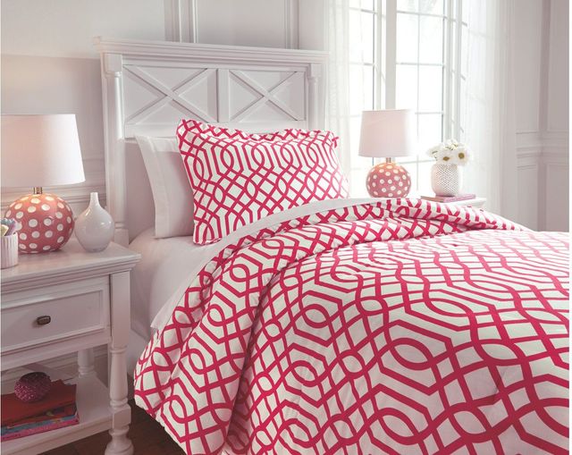 Signature Design by Ashley® Loomis Fuchsia 2-Piece Twin Comforter Set 1